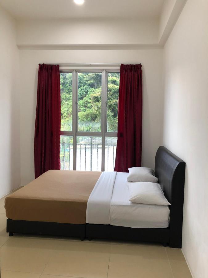 קמרון היילנדס Golden Hill 3 Room Apt @ Night Market מראה חיצוני תמונה